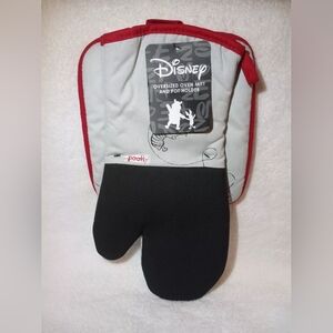 Disney Winnie The Pooh Oversized Oven Mitt & Pot Holder Set